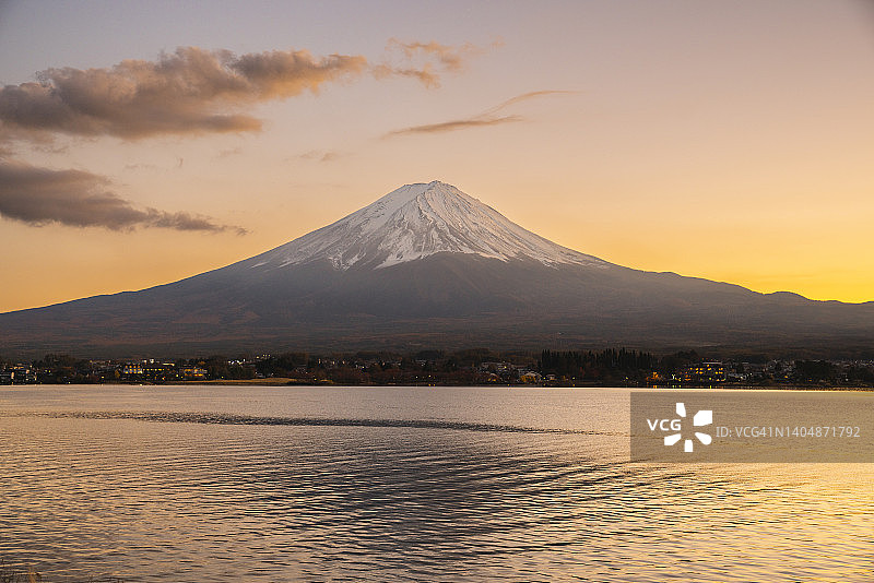 世界遗产富士山和精进湖图片素材