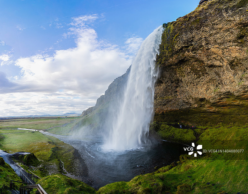 塞里雅兰瀑布：位于冰岛南海岸，落差60米图片素材