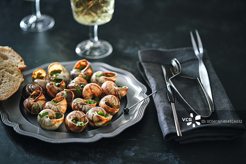 法式蜗牛配香草黄油图片素材