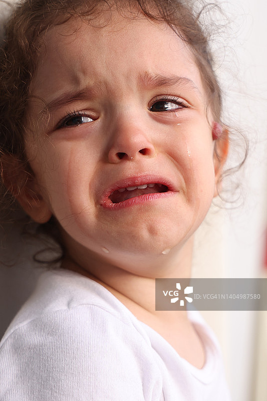 哭泣的小女孩图片素材