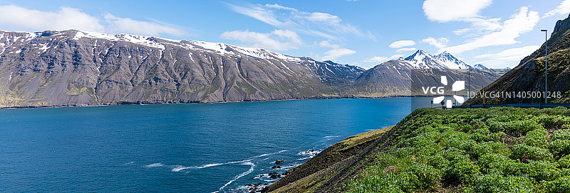 锡格吕菲厄泽位于同名峡湾中，雪山耸立图片素材