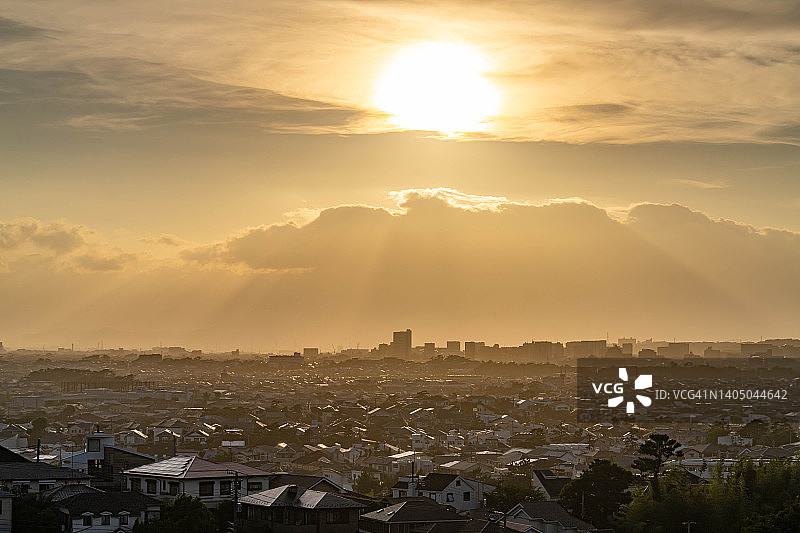 日本神奈川住宅区的夕阳图片素材