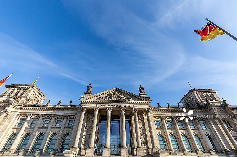 带有德国国旗的国会大厦（德国联邦议院，柏林）图片素材