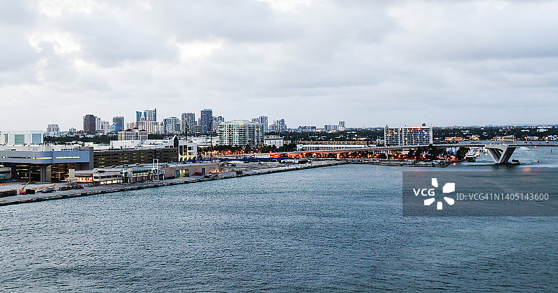 黄昏时的斯特拉纳汉河图片素材