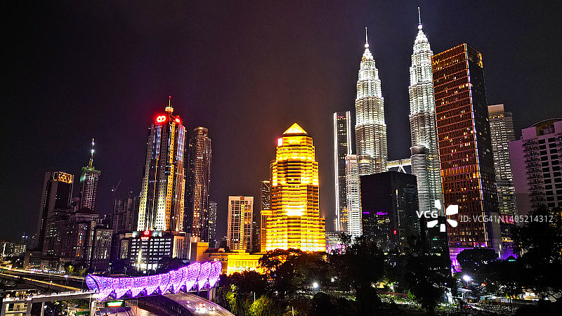 沙罗玛天桥和吉隆坡夜景图片素材