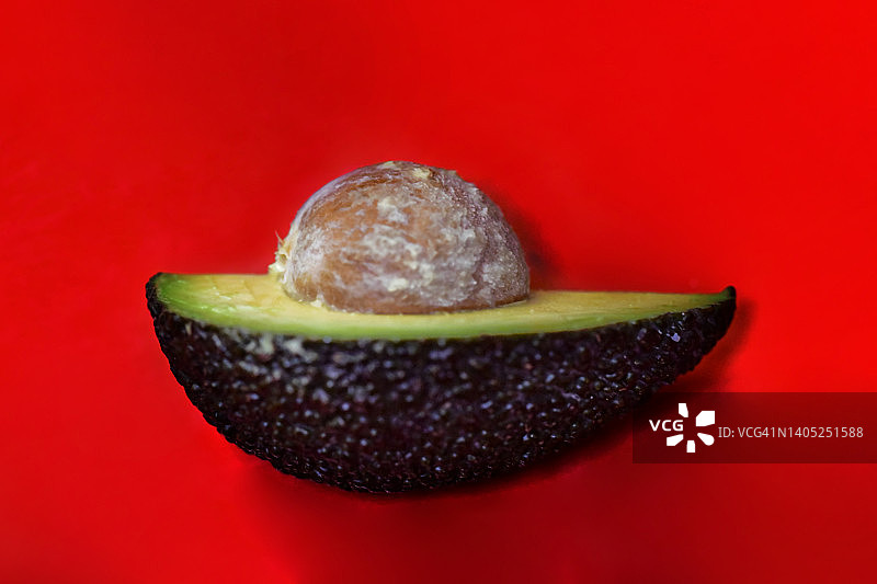 生食静物：牛油果船图片素材