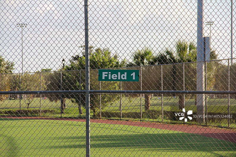 空旷的棒球场图片素材