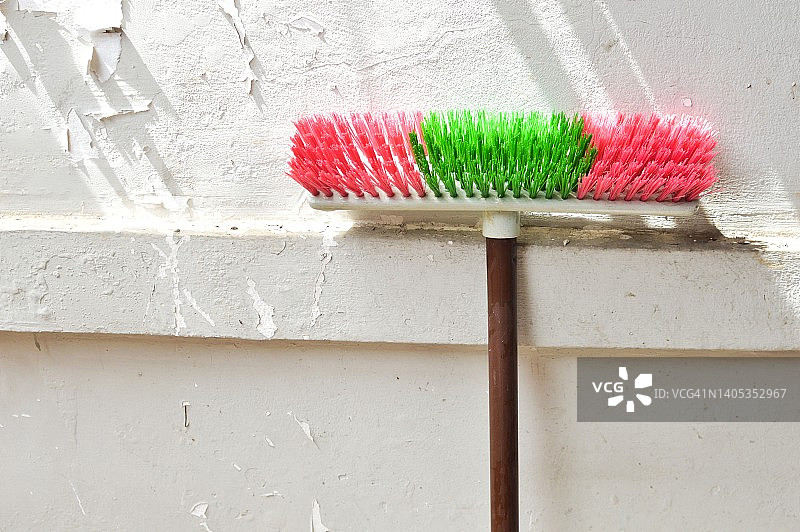 塑料地板刷，墙上的地板刷图片素材