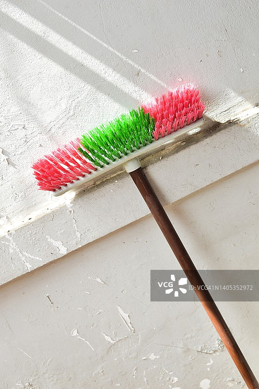 塑料地板刷，墙上的地板刷图片素材