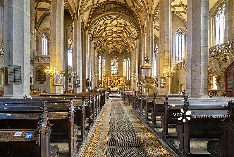 圣玛丽大教堂晚期哥特式大厅教堂,配有迈克尔·沃尔格穆特的可转换祭坛,内部照片,德国萨克森州茨维考图片素材