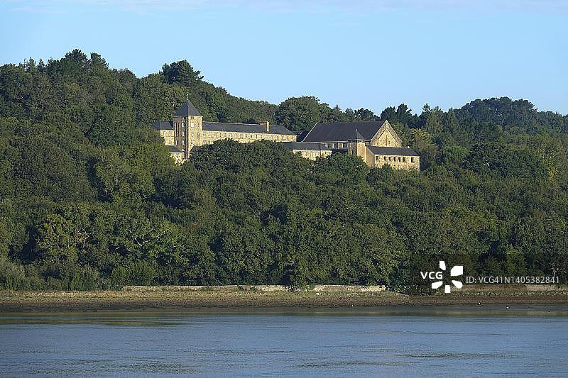 法国布列塔尼地区克罗宗半岛朗代韦内克新修道院图片素材