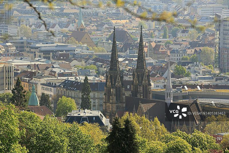 德国斯图加特卡尔斯高地看到的圣玛丽教堂和霍斯特格区景色图片素材
