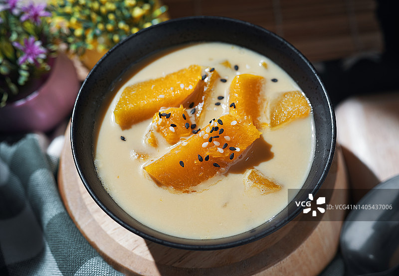 椰奶炖南瓜甜汤图片素材