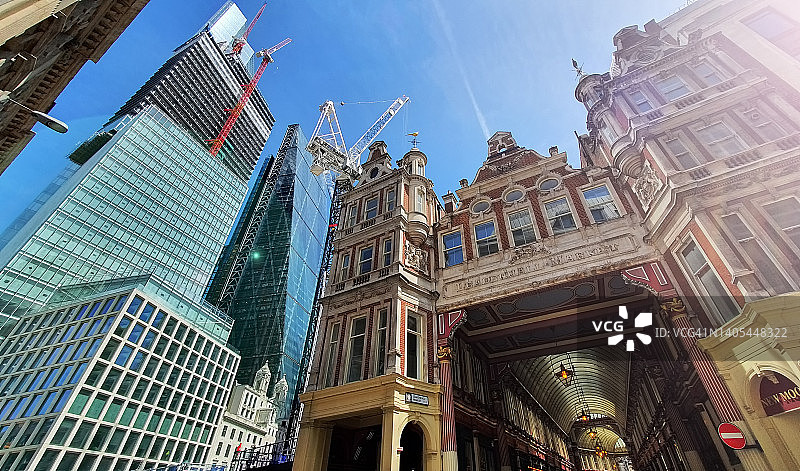 伦敦Leadenhall市场和在建高层办公楼入口图片素材