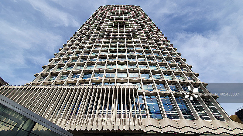 英国伦敦托特纳姆宫路中心点大厦图片素材