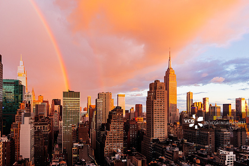 日落时分美国纽约市的彩虹图片素材