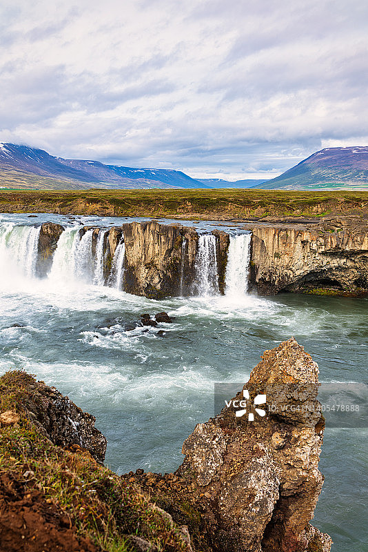 戈扎瀑布：冰岛第四大河流的壮观瀑布图片素材