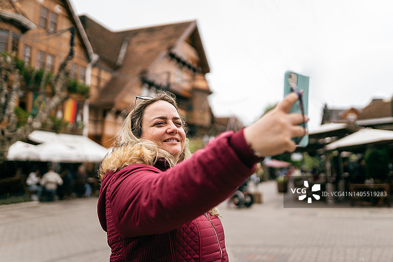 女人在坎普斯杜若尔当自拍图片素材