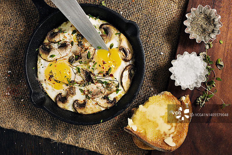 蘑菇烤蛋图片素材