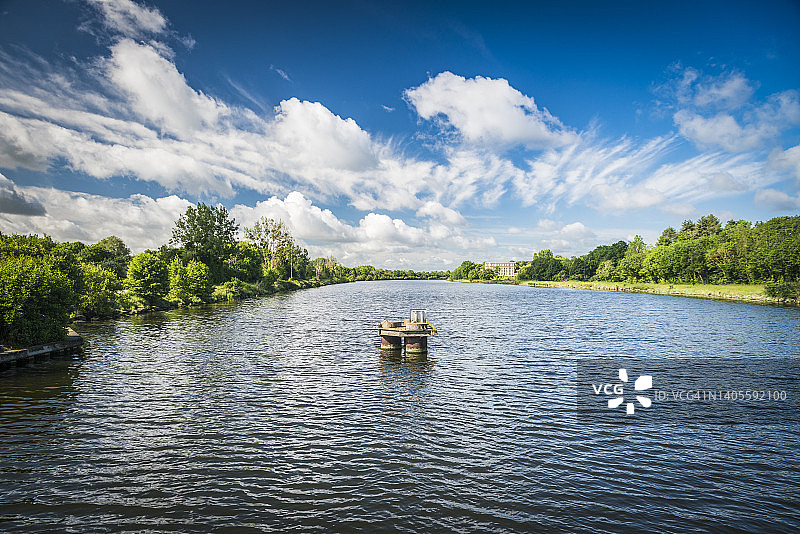 诺曼底飞马桥上的盟军旗帜图片素材