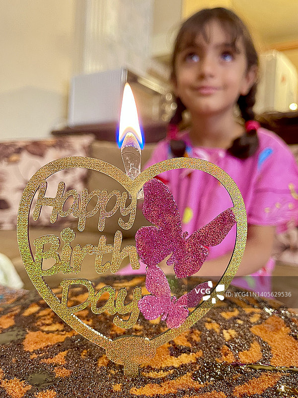 漂亮小女孩的生日图片素材