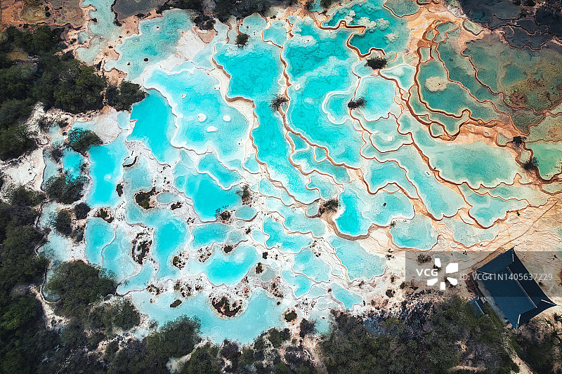 中国四川黄龙五彩池风光图片素材