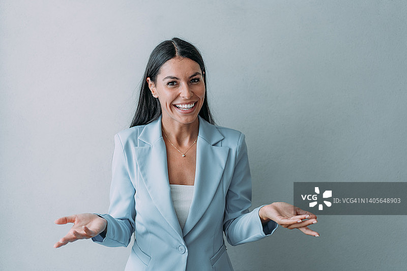 女商人办公室视频通话中图片素材