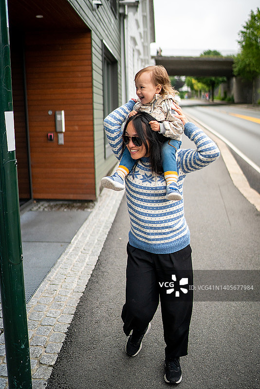 母女在斯塔万格享受一天图片素材