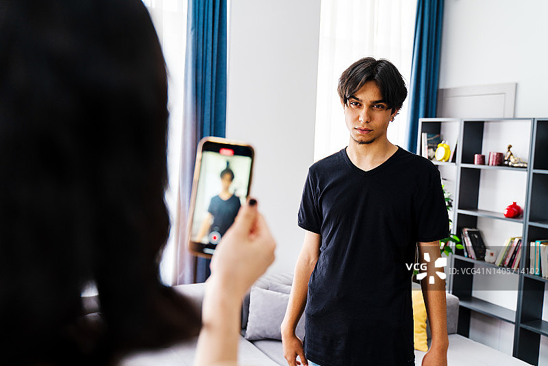 青少年录制视频博客图片素材