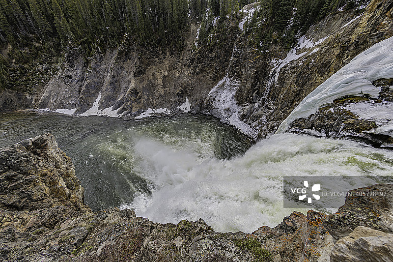 黄石上瀑布边缘，怀俄明州黄石国家公园图片素材