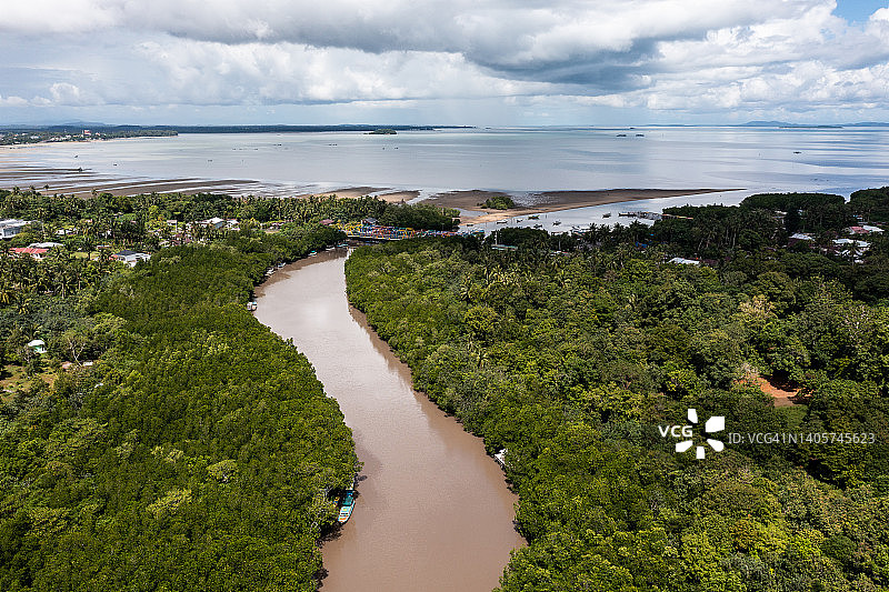 印度尼西亚勿里洞岛河流图片素材