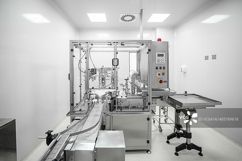 白色实验室中的药物制造机图片素材