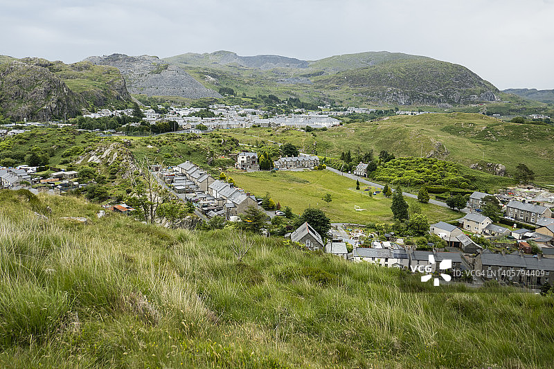 从克雷格尼西吉弗兰山拍摄的布莱瑙费斯蒂尼奥格景色，六月图片素材