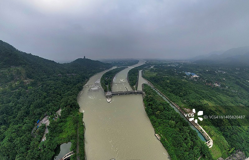 四川成都都江堰著名古代水利工程航拍照片图片素材