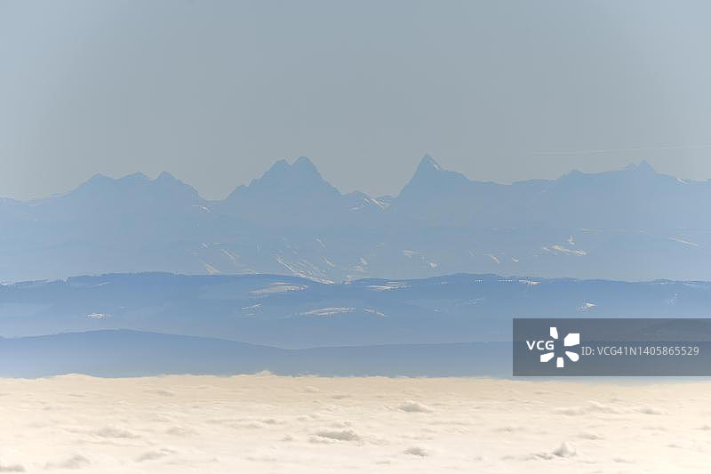 法国阿尔萨斯孚日山脉观赏到的阿尔卑斯山脉和马特宏峰图片素材