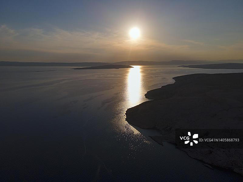 克罗地亚斯塔拉巴斯卡喀斯特山脉日落无人机航拍图片素材