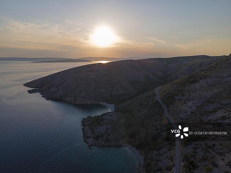 克罗地亚斯塔拉巴斯卡喀斯特山脉日落无人机航拍图片素材