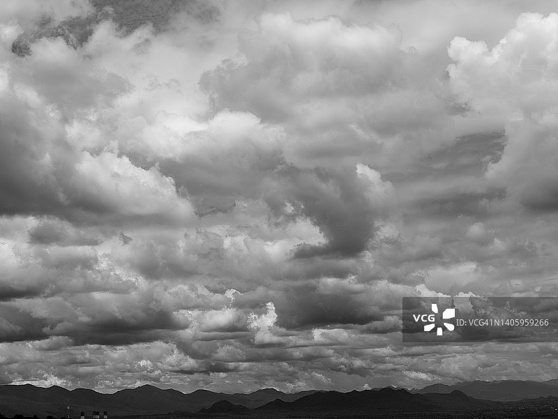 黑白云朵景观图片素材