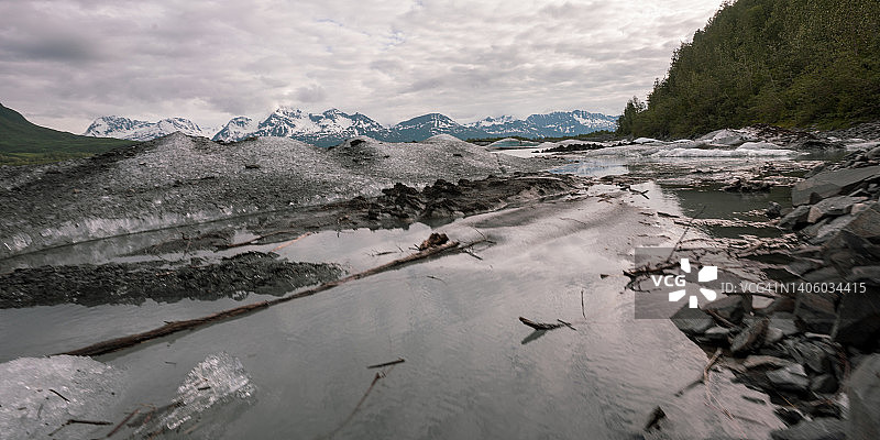 在阿拉斯加出口冰川徒步旅行图片素材