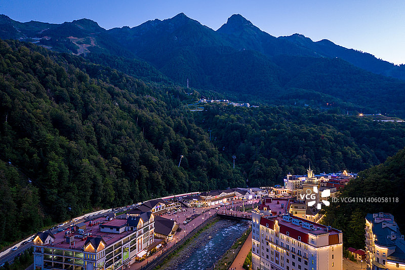 俄罗斯索契罗莎库塔滑雪胜地夜景图片素材