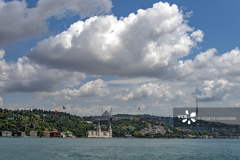 土耳其伊斯坦布尔的博斯普鲁斯海峡图片素材