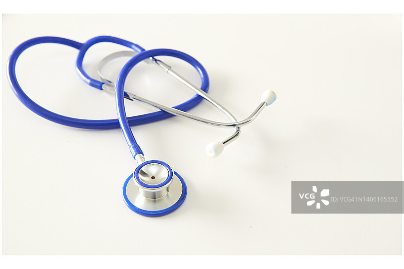 带复制空间的蓝色听诊器图片素材