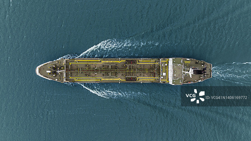 油轮海上运输原油航拍图片素材