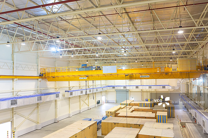 厂房内行车图片素材