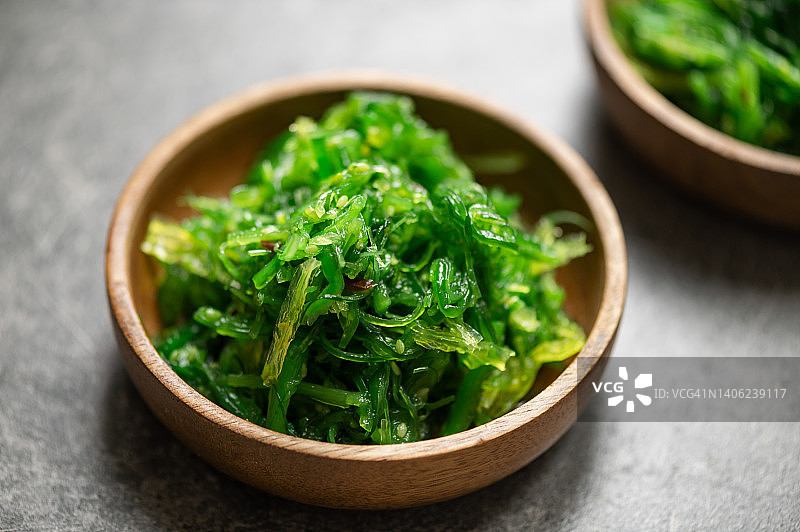 黑盘海藻沙拉图片素材