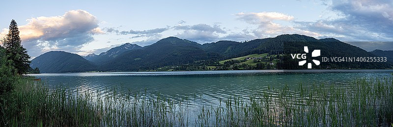 奥地利克恩顿州魏森湖的傍晚氛围图片素材