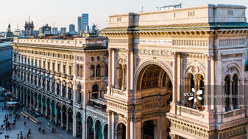 米兰天际线的日落景色图片素材