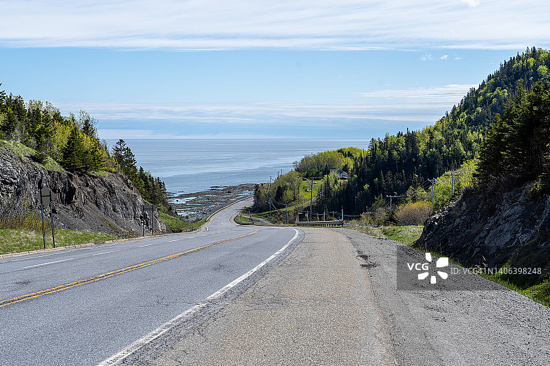 驾驶在加斯佩半岛图片素材