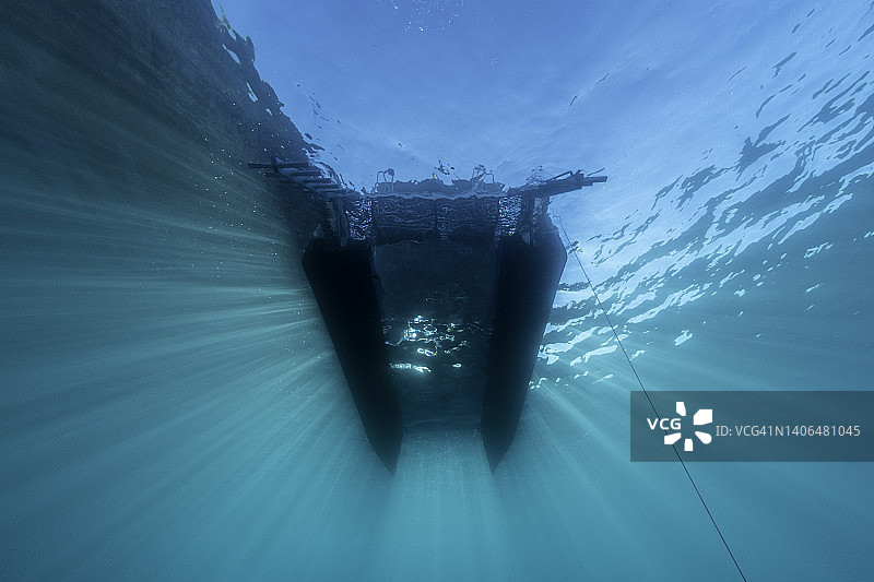 阳光与小船图片素材