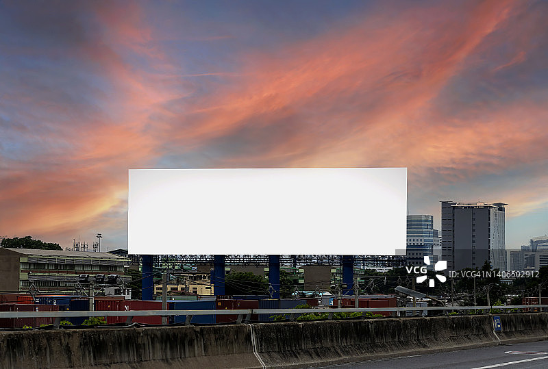 高速公路上户外广告海报空白广告牌图片素材